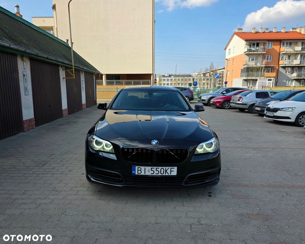 BMW Seria 5 528i xDrive Sport-Aut - 3