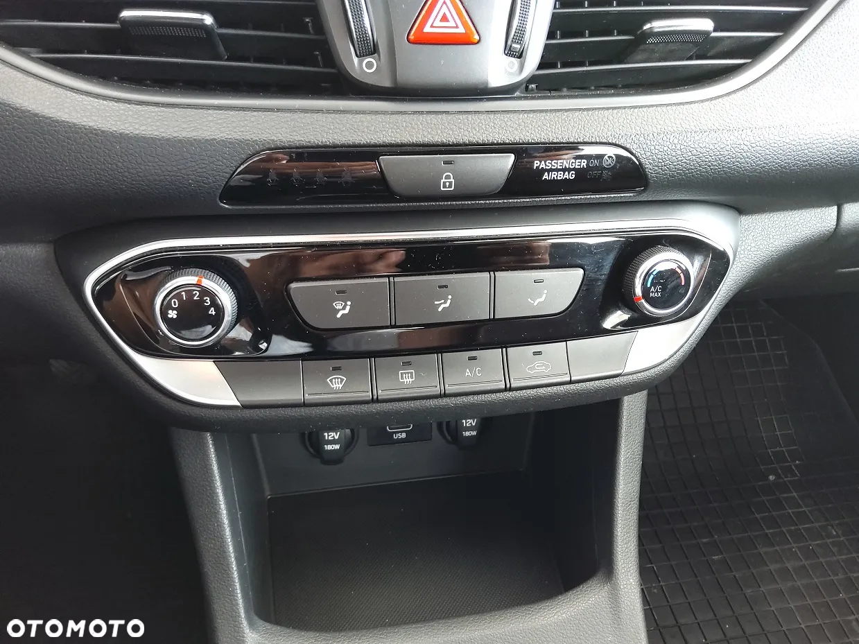 Hyundai i30 1.5 DPI Classic + - 13