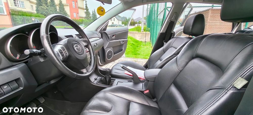 Mazda 3 1.6 Active + - 18