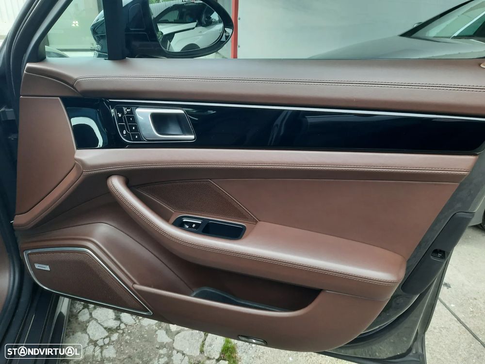 Porsche Panamera 4 E-Hybrid - 45