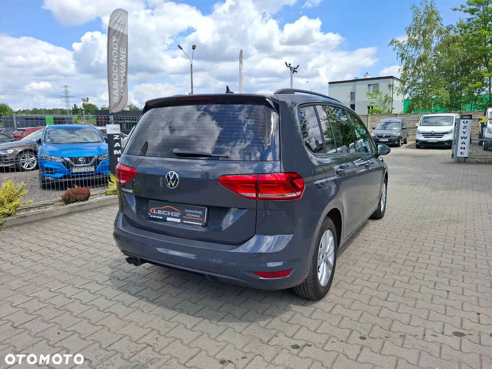 Volkswagen Touran - 36