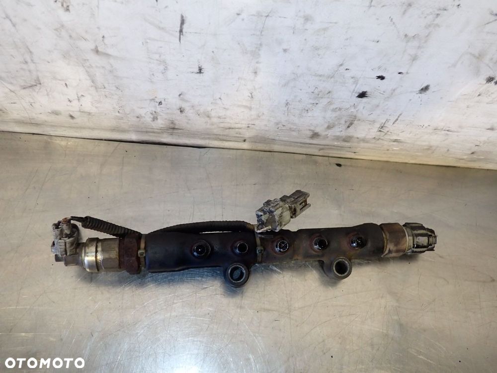 LISTWA WTRYSKOWA TOYOTA COROLLA E12 2.0 - 3