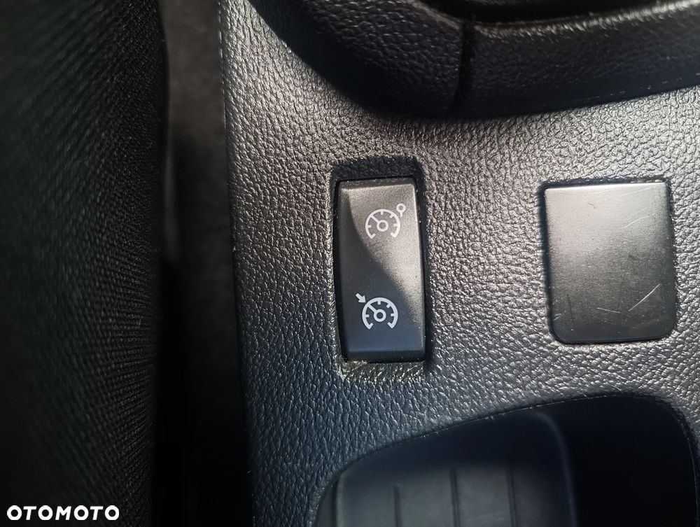 Renault Clio 1.2 16V 75 LIMITED - 27