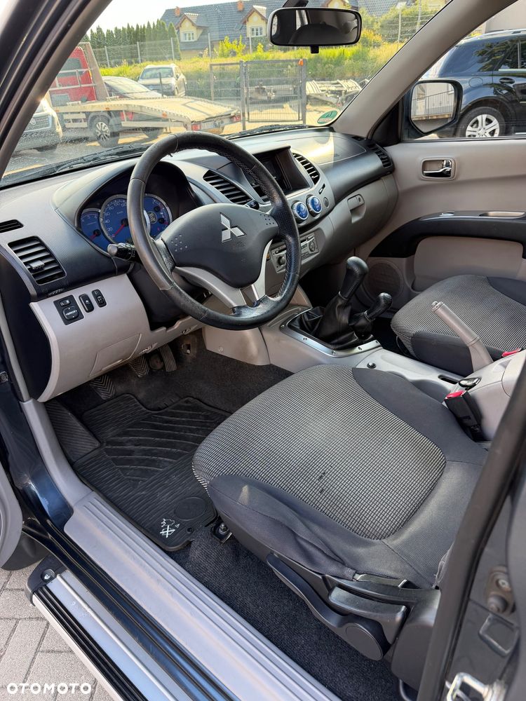 Mitsubishi L200 Pick Up 4x4 Intense Club Cab - 36
