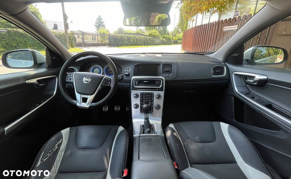 Volvo S60 D2 R-Design - 19