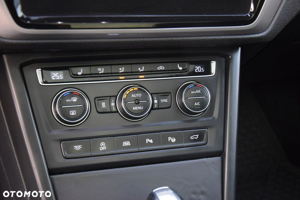 Volkswagen Touran - 37