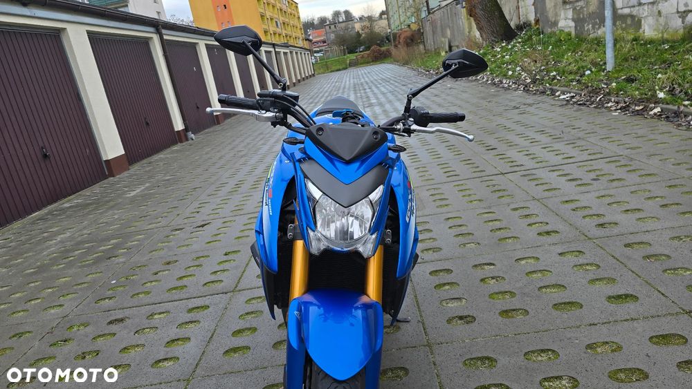 Suzuki GSX 1000 - 3