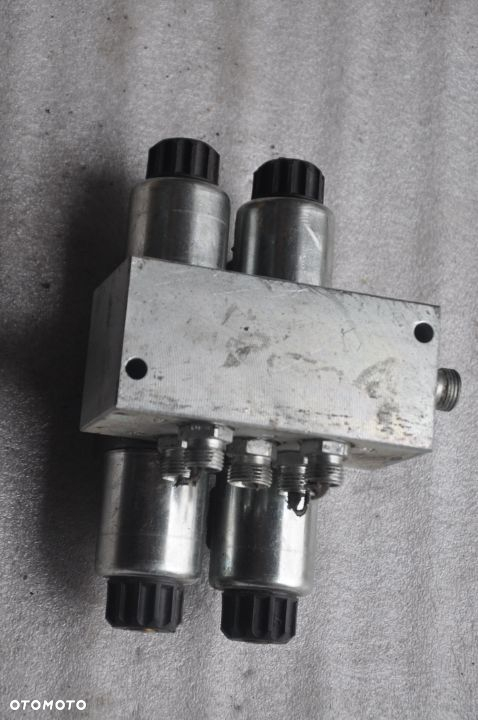 ROZDZIELACZ ELEKTROZAWÓR / CEWKA MECALAC NR RPE3-063Y11/01200E1/M - 3