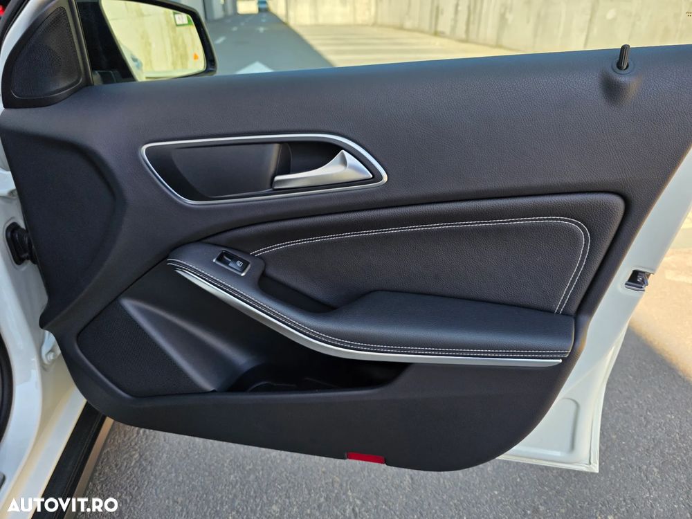 Mercedes-Benz GLA 220 CDI 7G-DCT Urban - 32
