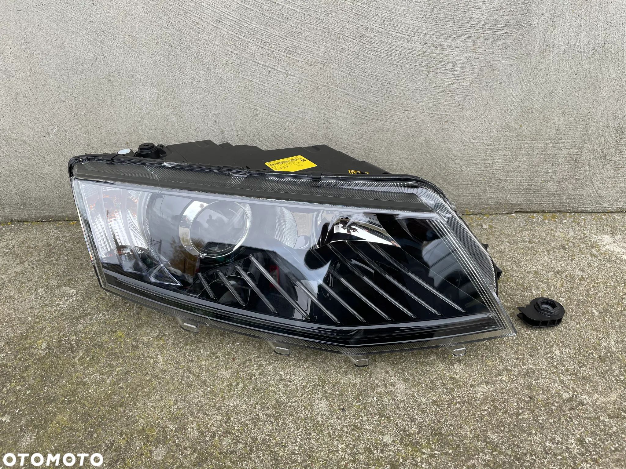 LAMPA PRZEDNIA PRAWA SKODA OCTAVIA III 2012-2017 - NOWA AL BI-XENON - 1
