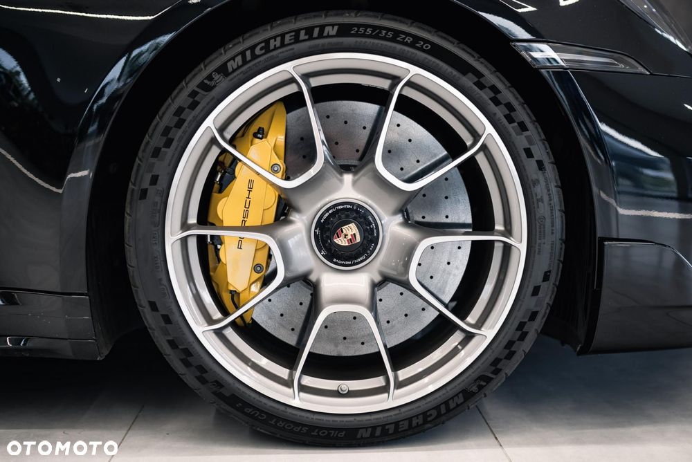 Porsche 911 Turbo S - 40