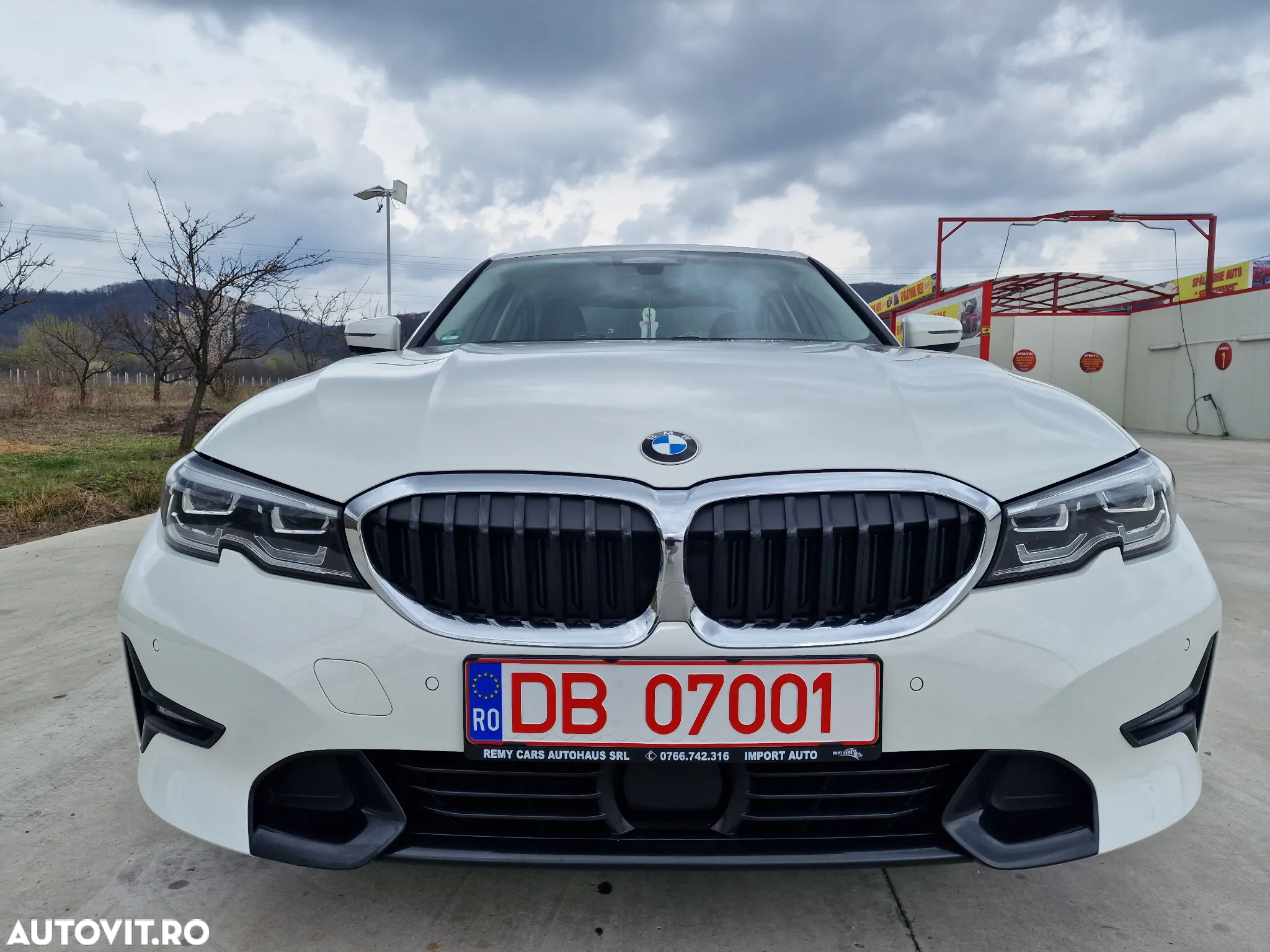 BMW Seria 3 330i AT Sport Line - 3