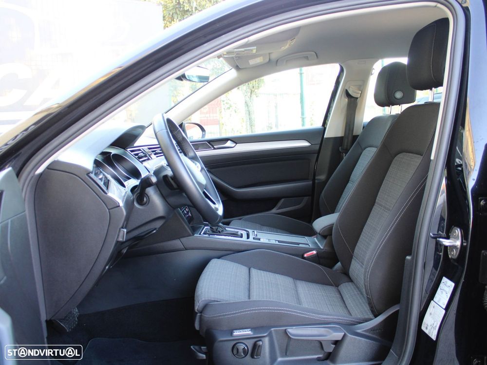 VW Passat Variant 2.0 TDi Business DSG - 27