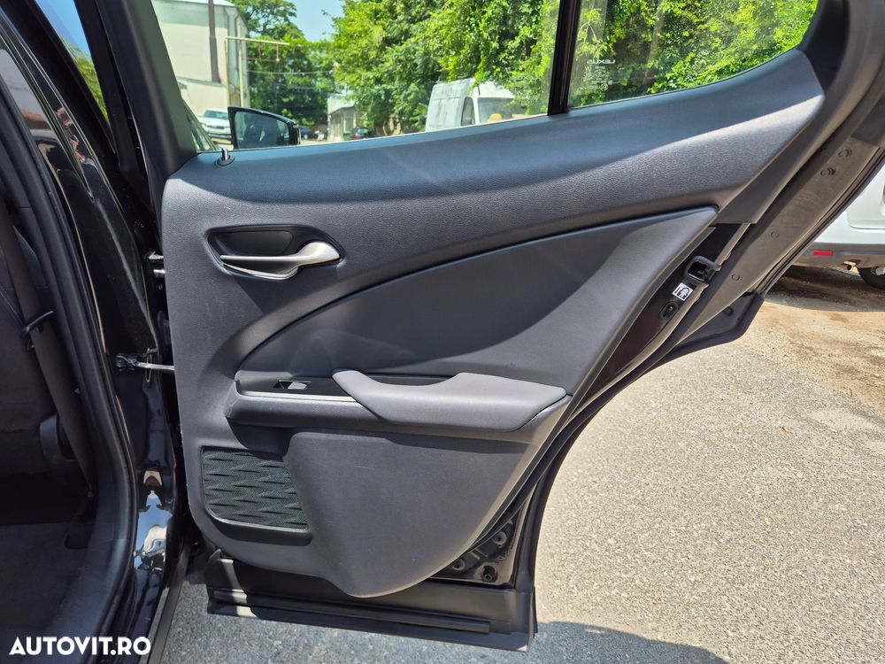 Lexus UX ver-250h-2-0l-hev-20h---178-hp-4x2-cvt-business - 20
