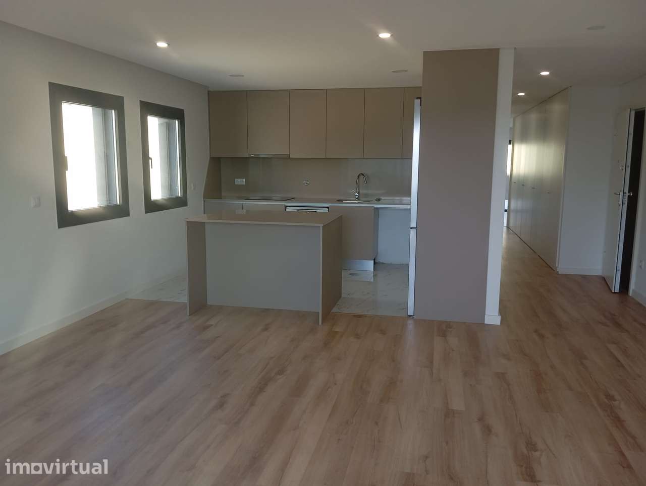 Excelente apartamento T2 novo, com terraço em Santa Maria da feira - Grande imagem: 3/23
