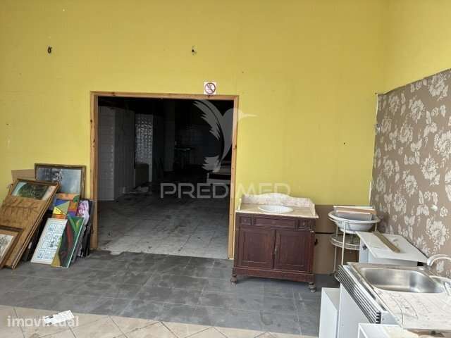 Loja com 113 m² e pé-direito alto na Baixa de Olhão | Para remodelar - Grande imagem: 2/15
