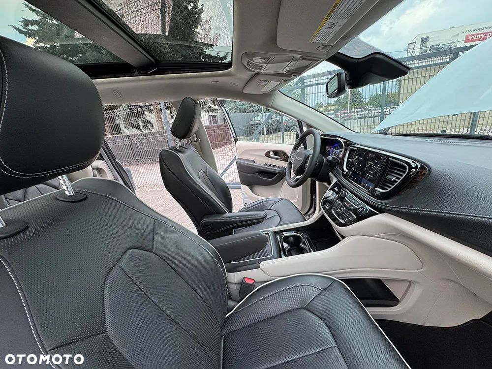 Chrysler Pacifica - 23