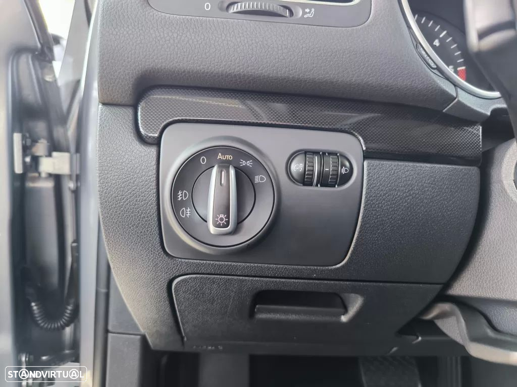 VW Golf 1.6 TDi Confortline DSG - 51