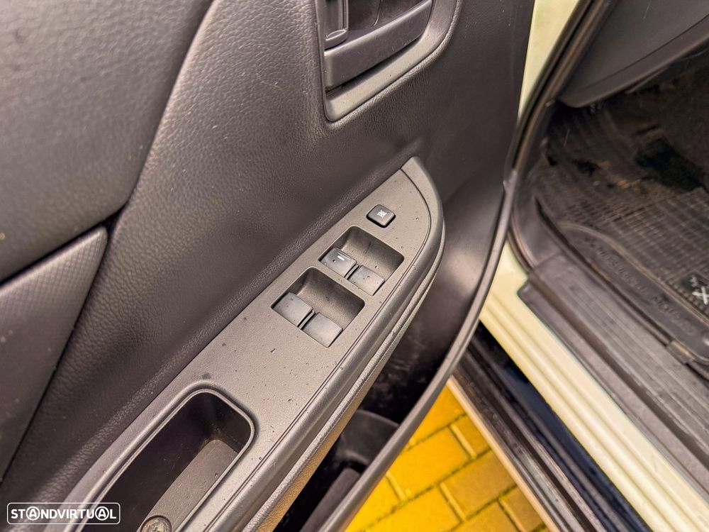 Mitsubishi L200 2.3 DI-D CD Invite 4WD - 14