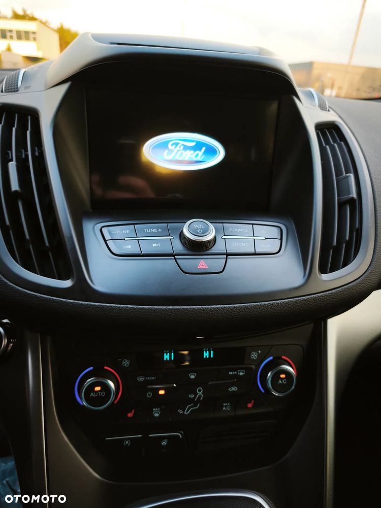 Ford Kuga 1.5 EcoBoost 2x4 Titanium - 19