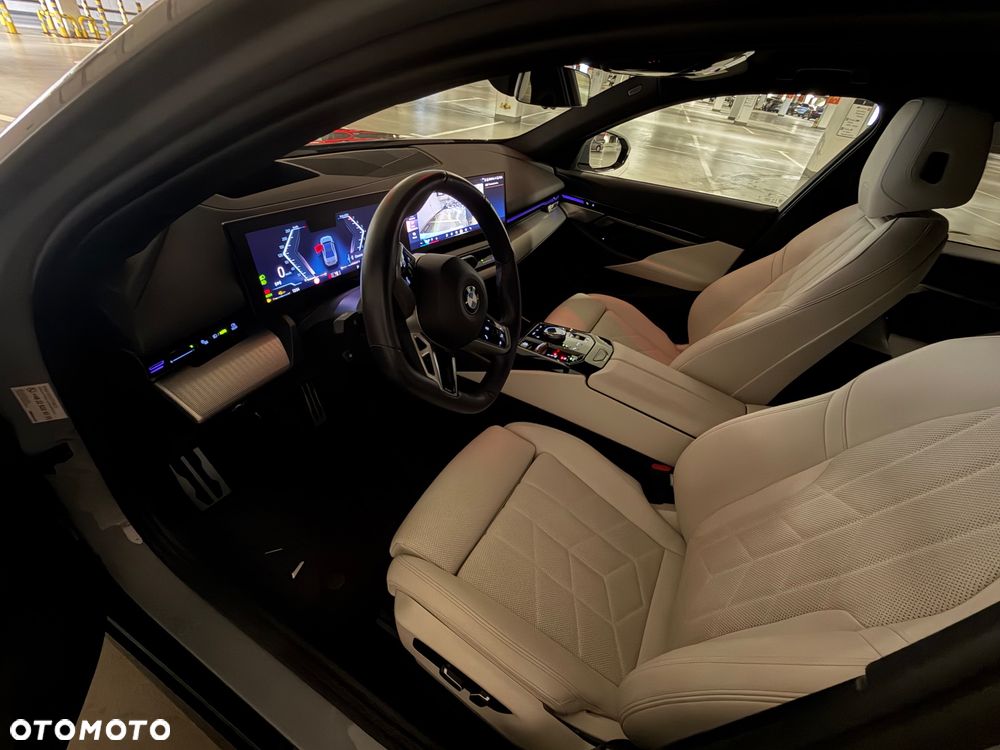 BMW Seria 5 520i mHEV - 8