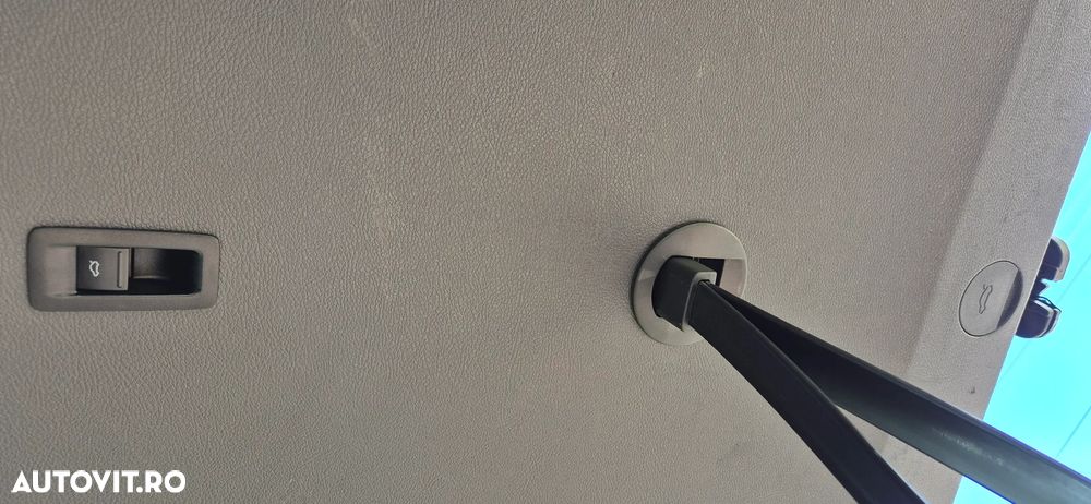 Volkswagen Caravelle - 23