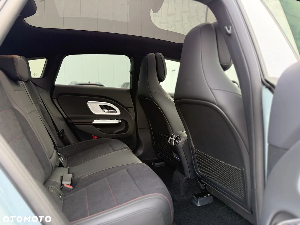 Mercedes-Benz CLA 200 58kWh - 32