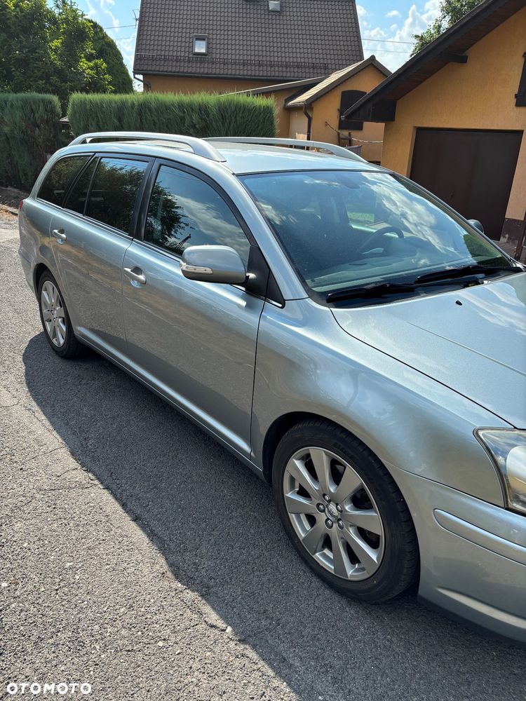 Toyota Avensis 2.0 D-4D Luna - 2