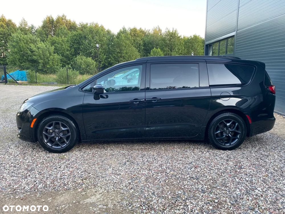 Chrysler Pacifica - 5