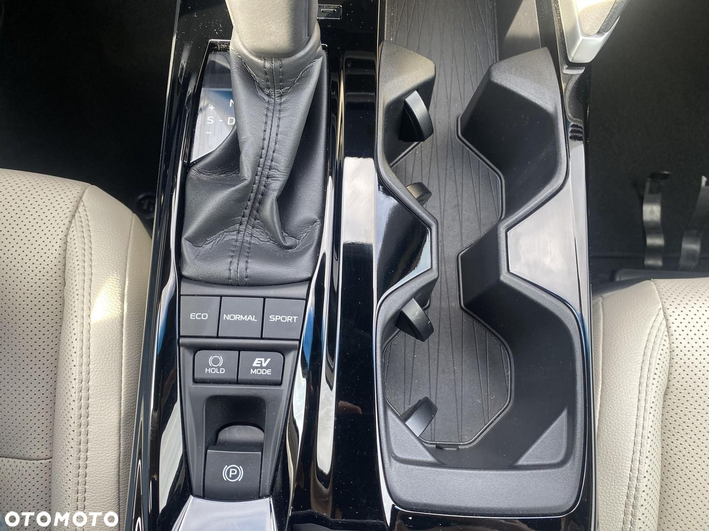 Toyota Camry - 21