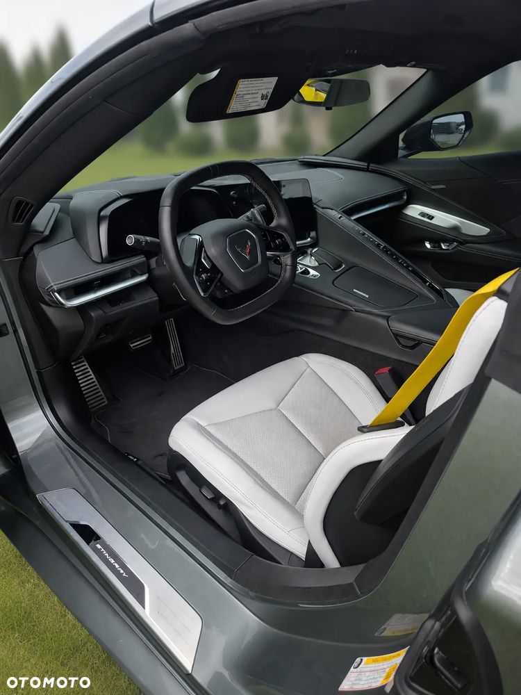 Chevrolet Corvette - 24