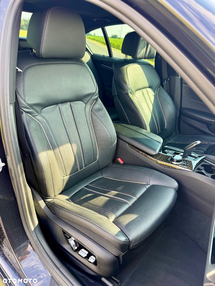 BMW Seria 5 M550i xDrive - 19