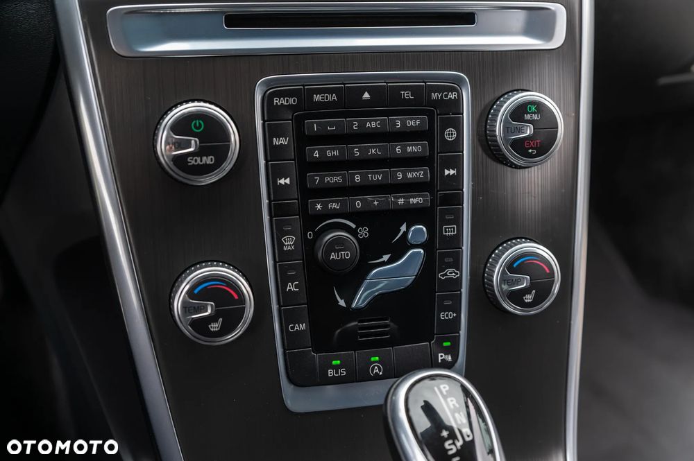 Volvo XC 60 D4 Geartronic Momentum - 36