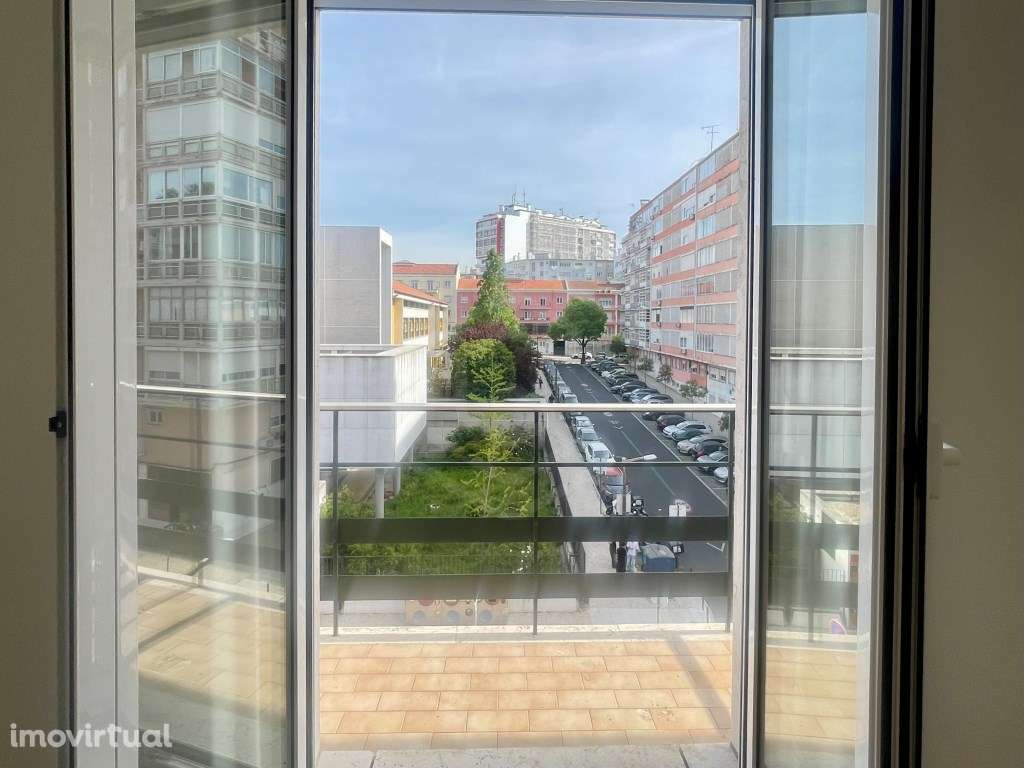 T4 para arrendar com garagem em Alvalade, localização privilegiada - Grande imagem: 2/21