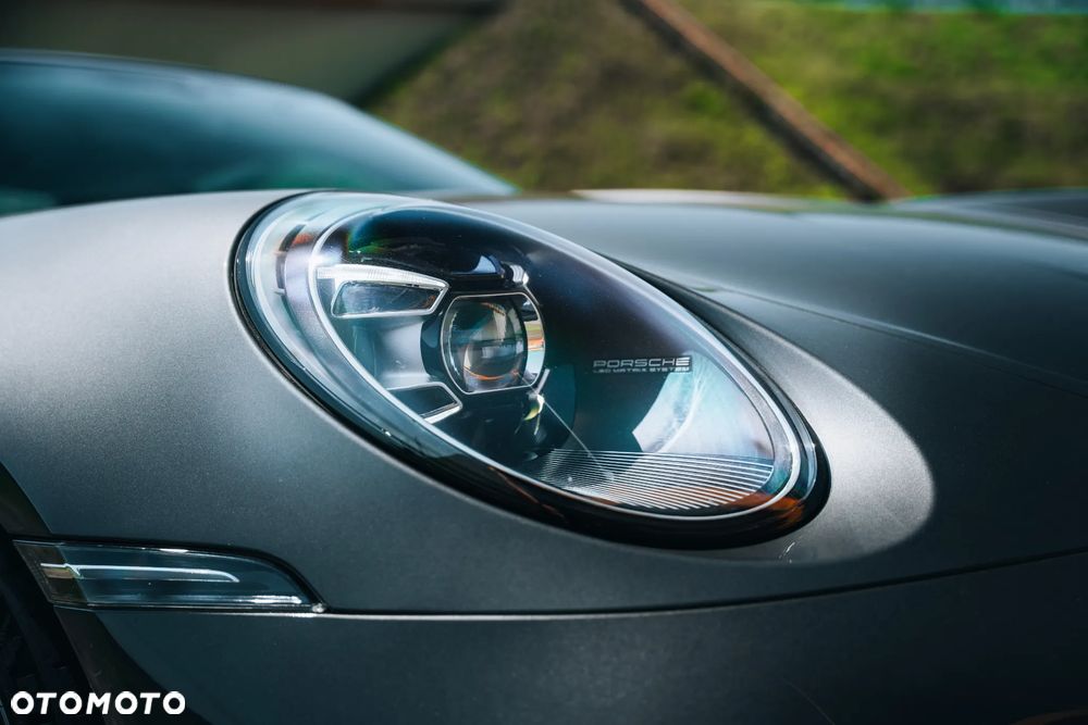 Porsche 911 GT3 Touring - 7