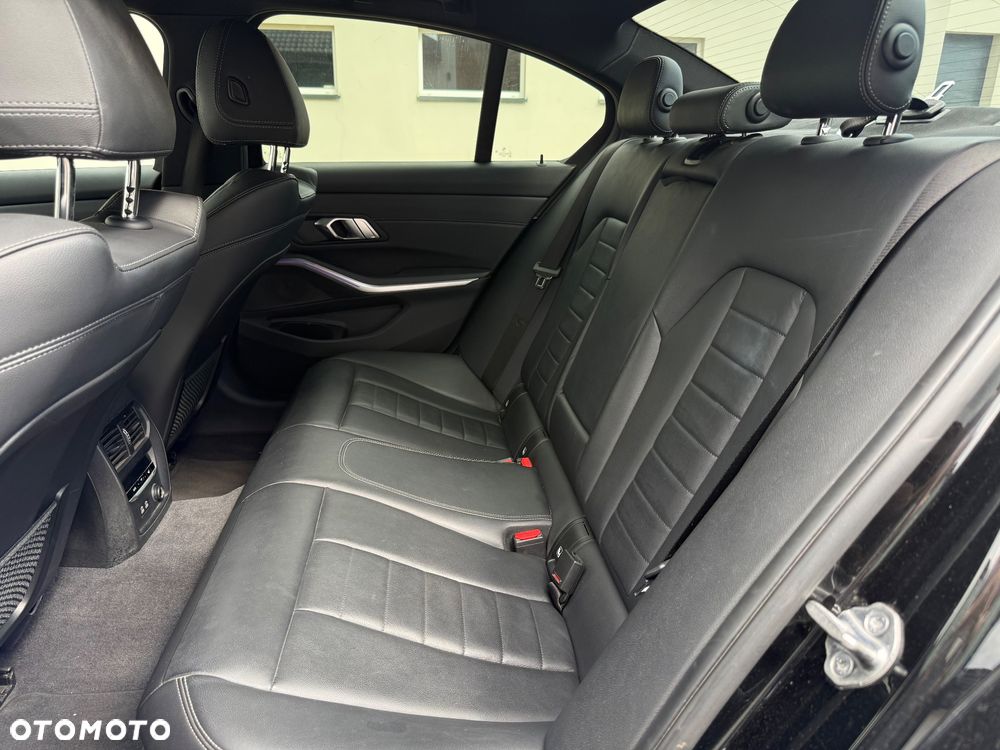 BMW Seria 3 320d M Sport - 19