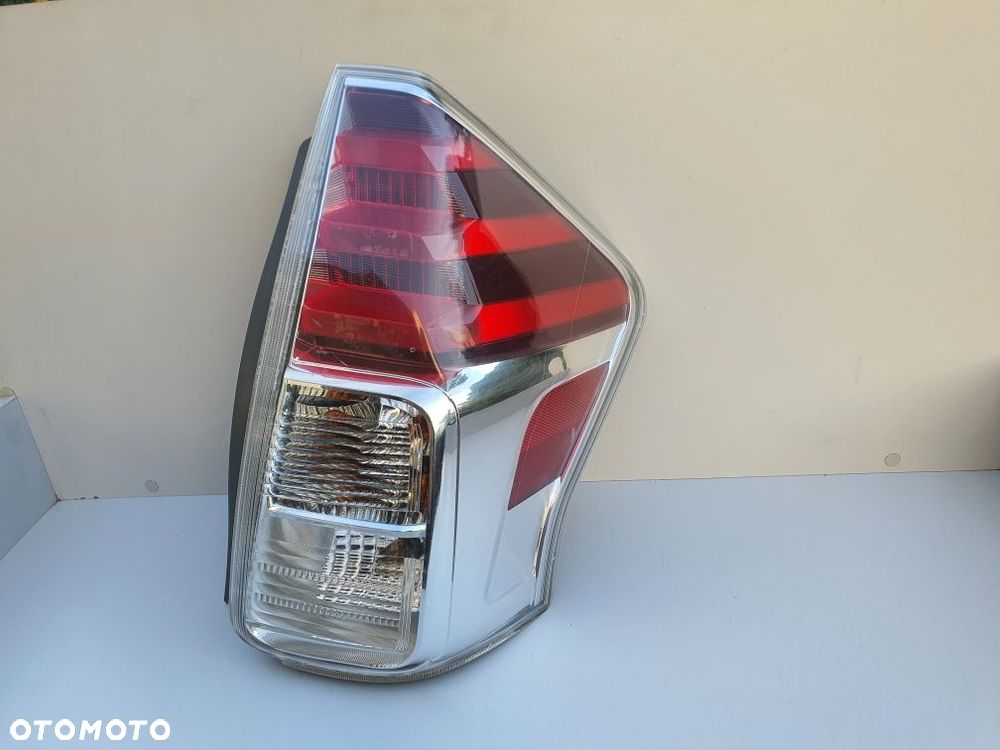 TOYOTA PRIUS plus prius+ lampa prawa tylna lift 12-18 - 1