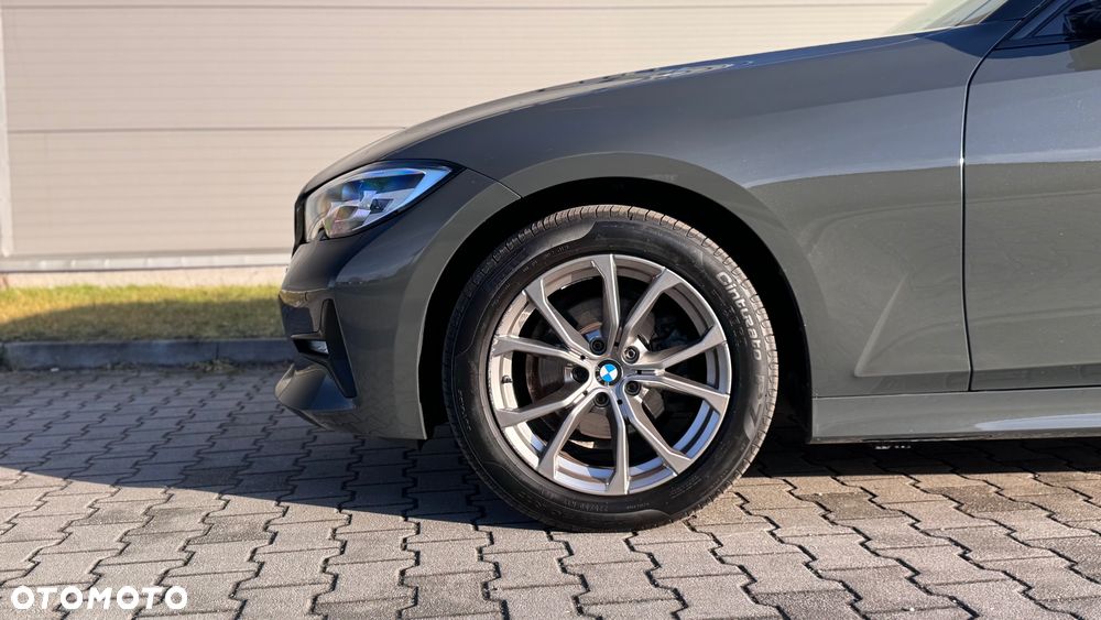 BMW Seria 3 318d Sport Line Shadow - 25