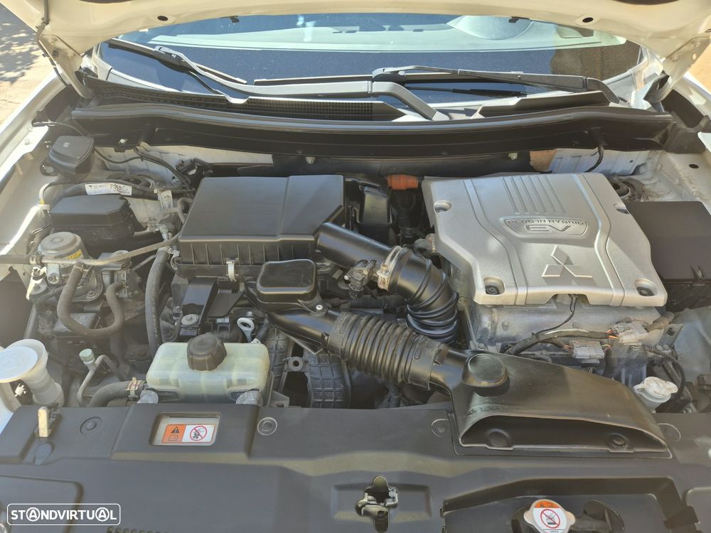 Mitsubishi Outlander - 16