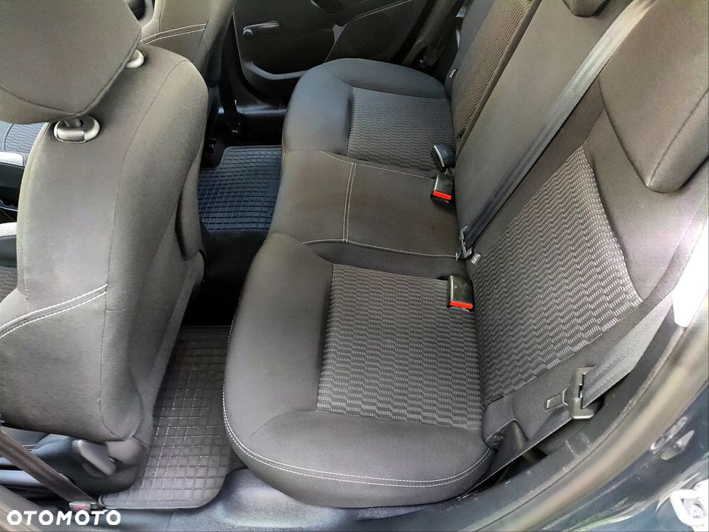 Peugeot 208 - 8