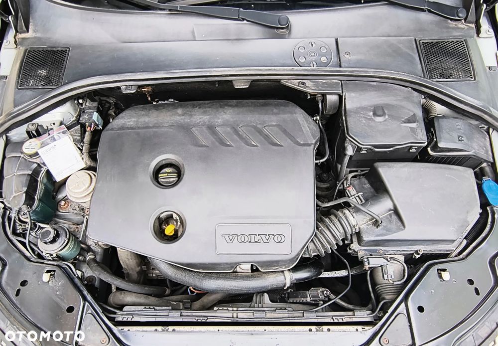 Volvo V70 D2 Momentum - 4