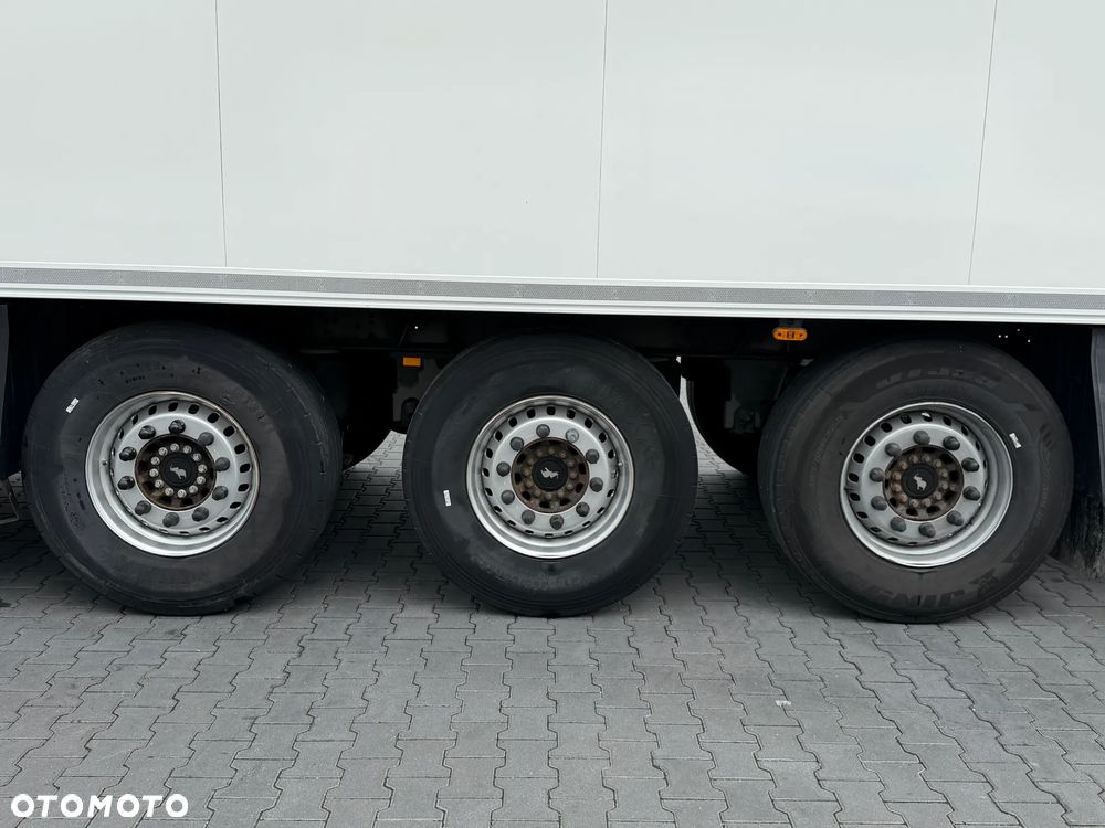 Schmitz Cargobull SKO 24 - 11