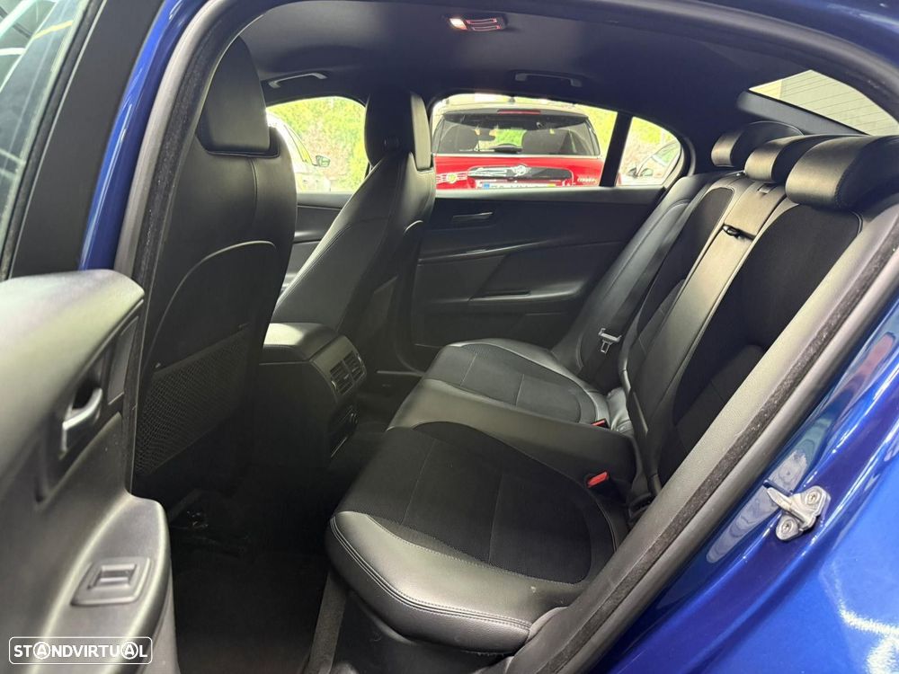 Jaguar XE 2.0 D R-Sport Aut. - 33