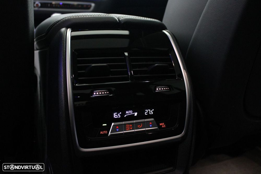 BMW X7 40 d xDrive Pack M — fotografia 50