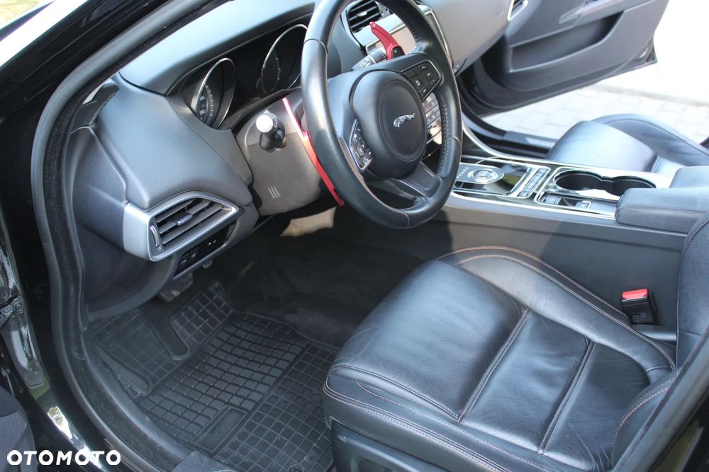 Jaguar XE 20d R-Sport - 15