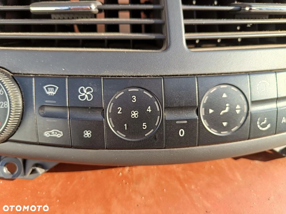 MERCEDES W211 PRZED LIFT KRATKA ŚRODKOWA IDEALNA NAWIEWU CZARNA - 4