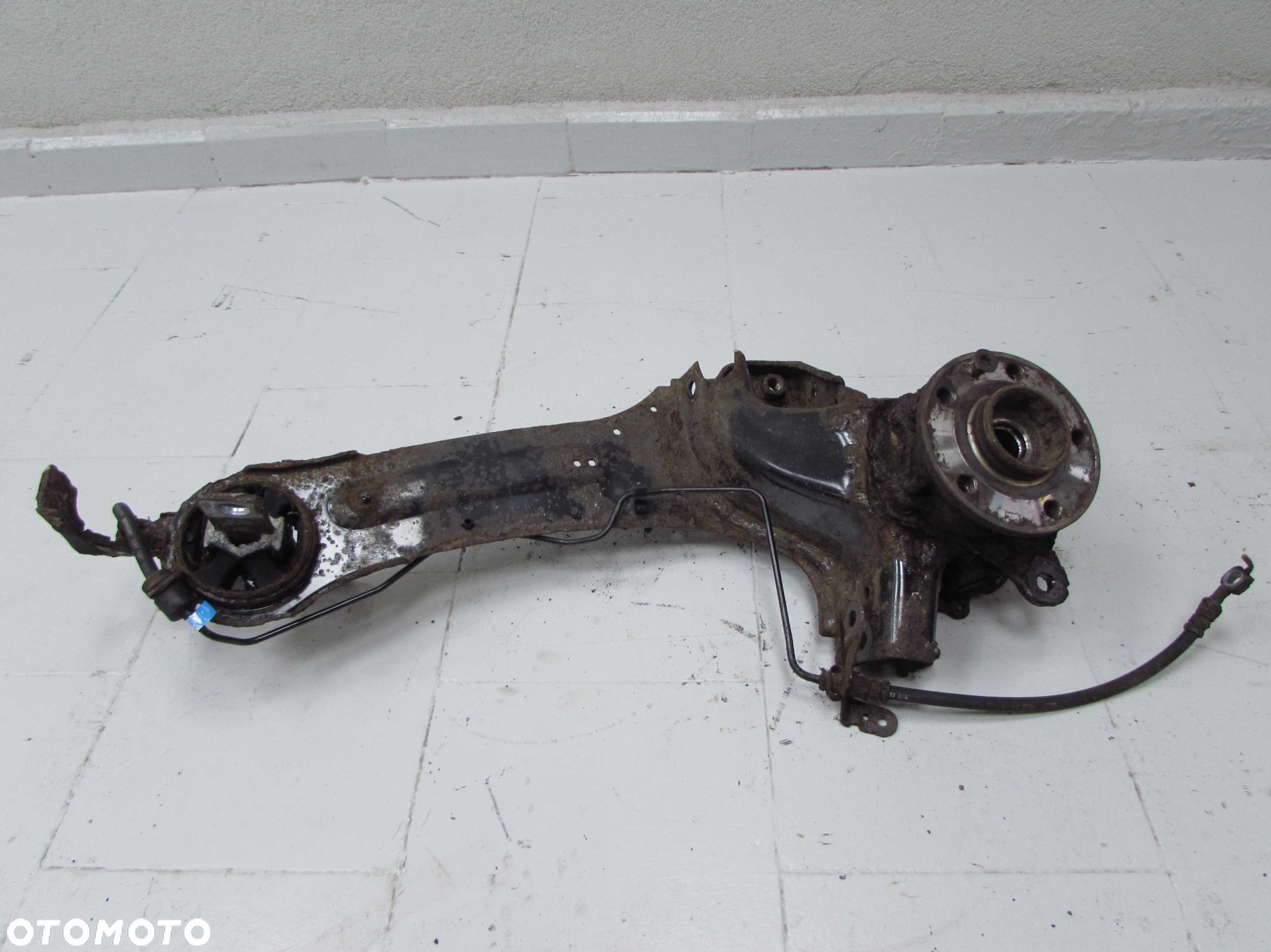 VOLVO XC70 III V70 III AWD 07-16 PIASTA ZWROTNICA WAHACZ TYL PRAWY 7G915A968 - 1