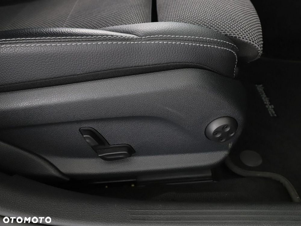 Mercedes-Benz Klasa C 200 4Matic 9G-TRONIC Avantgarde - 41