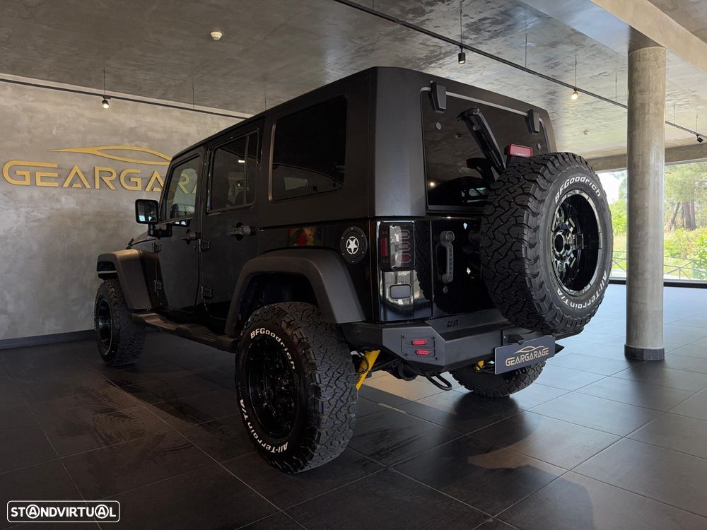 Jeep Wrangler - 11