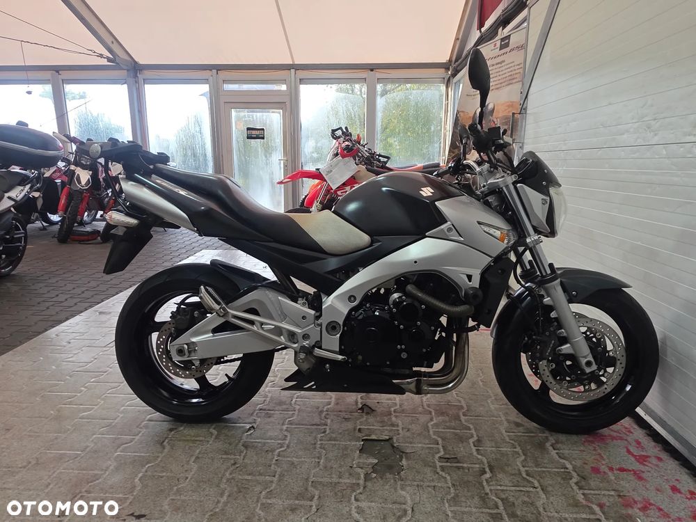 Suzuki GSR - 22